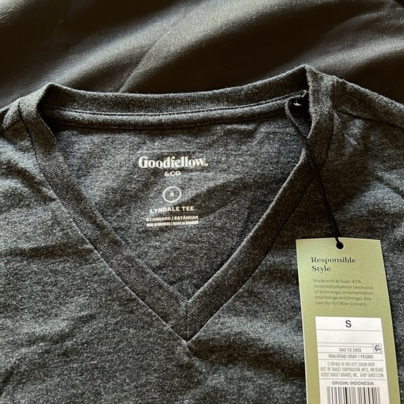 Women’s gray v-neck - Picture 3 of 5